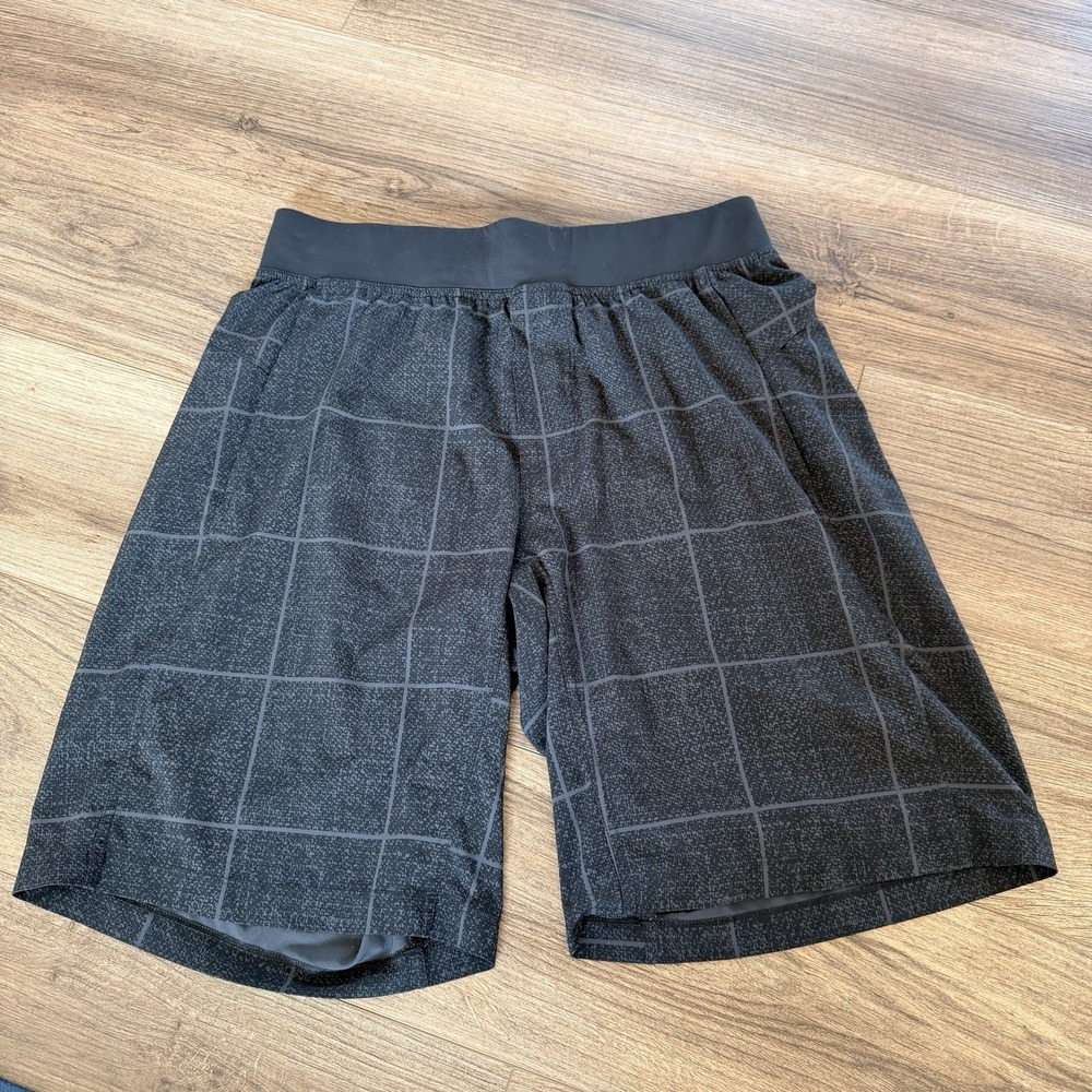 Lululemon Core Shorts Liner-less 10" Inseam Men's Large